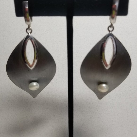 925 Sterling Silver Non Tarnish Large Teardrop Inverted Pear Pearl Earrings - Picture 2 of 10
